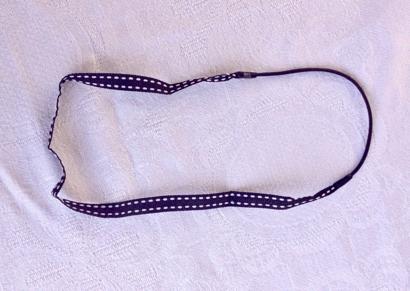 Schönes schmales Haarband