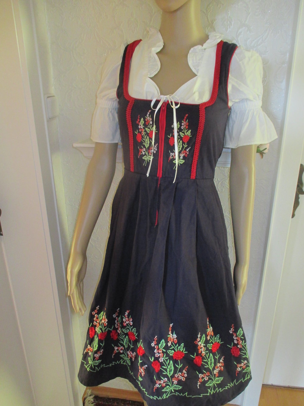 Granny VINTAGE Nostalgie Brauchtum Folklore Trachten Stickerei Volks- Oktoberfest Dirndl Kleid 