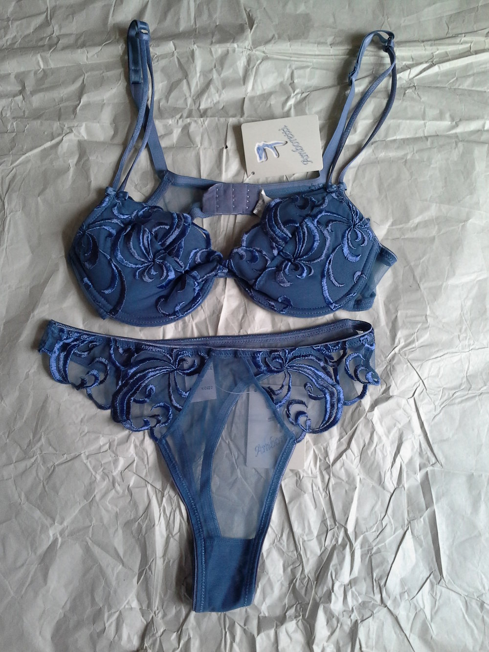 Ambortetti blaues Set aus BH 70B und durchsichtigem Tanga in 38