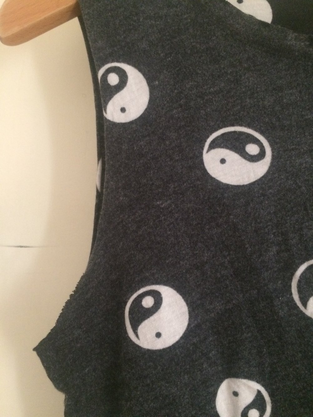 H&M Cut Off Tanktop Printmuster Ying&Yang