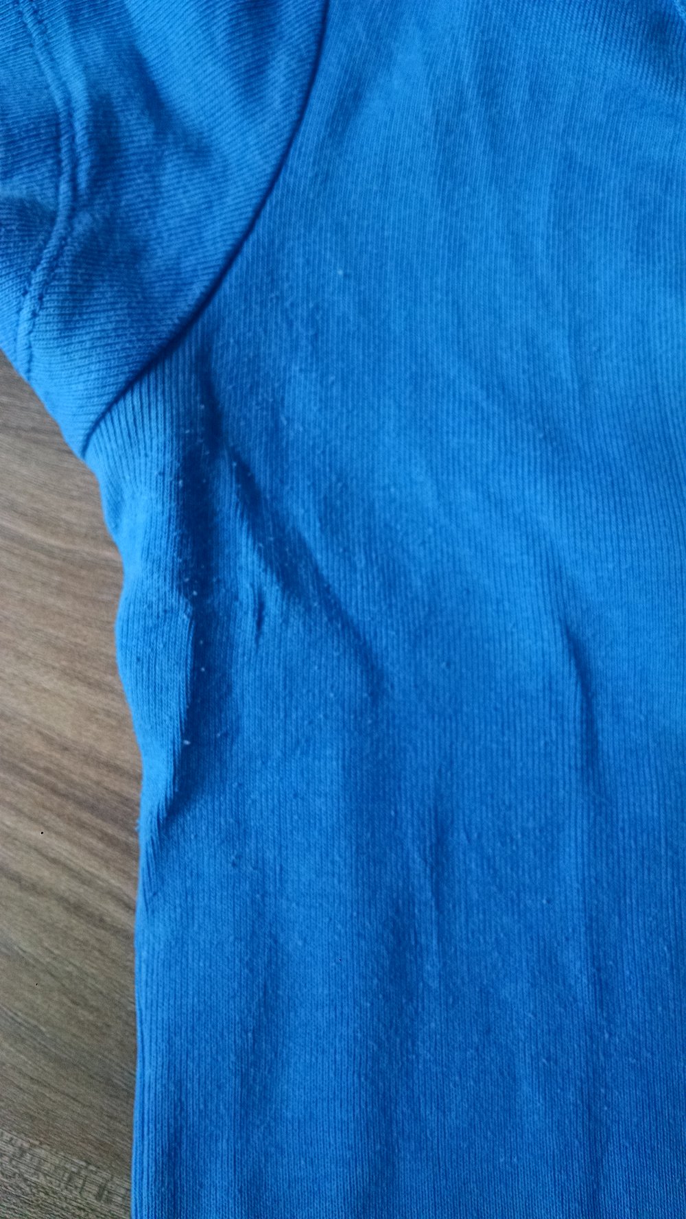T-Shirt in schönem Blau