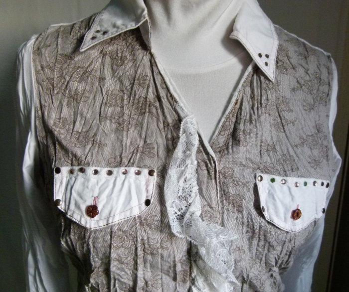 Crash Bluse in weiß mit Spitze und braunem Blumenmuster, Boho Mori Lagenlook Büro
