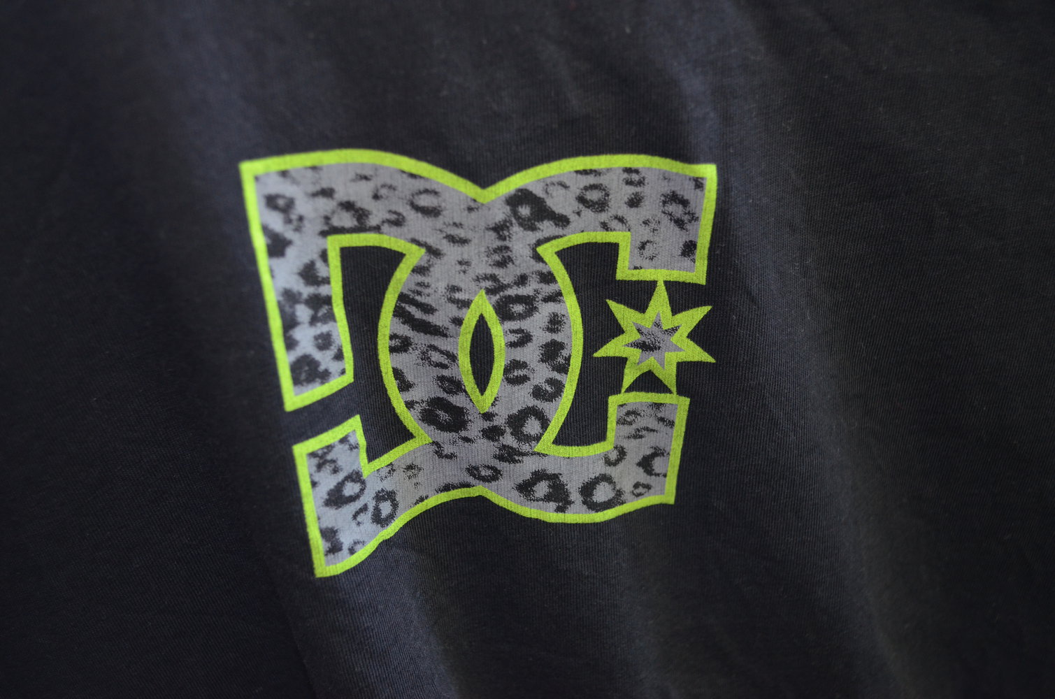schwarzes DC T-Shirt