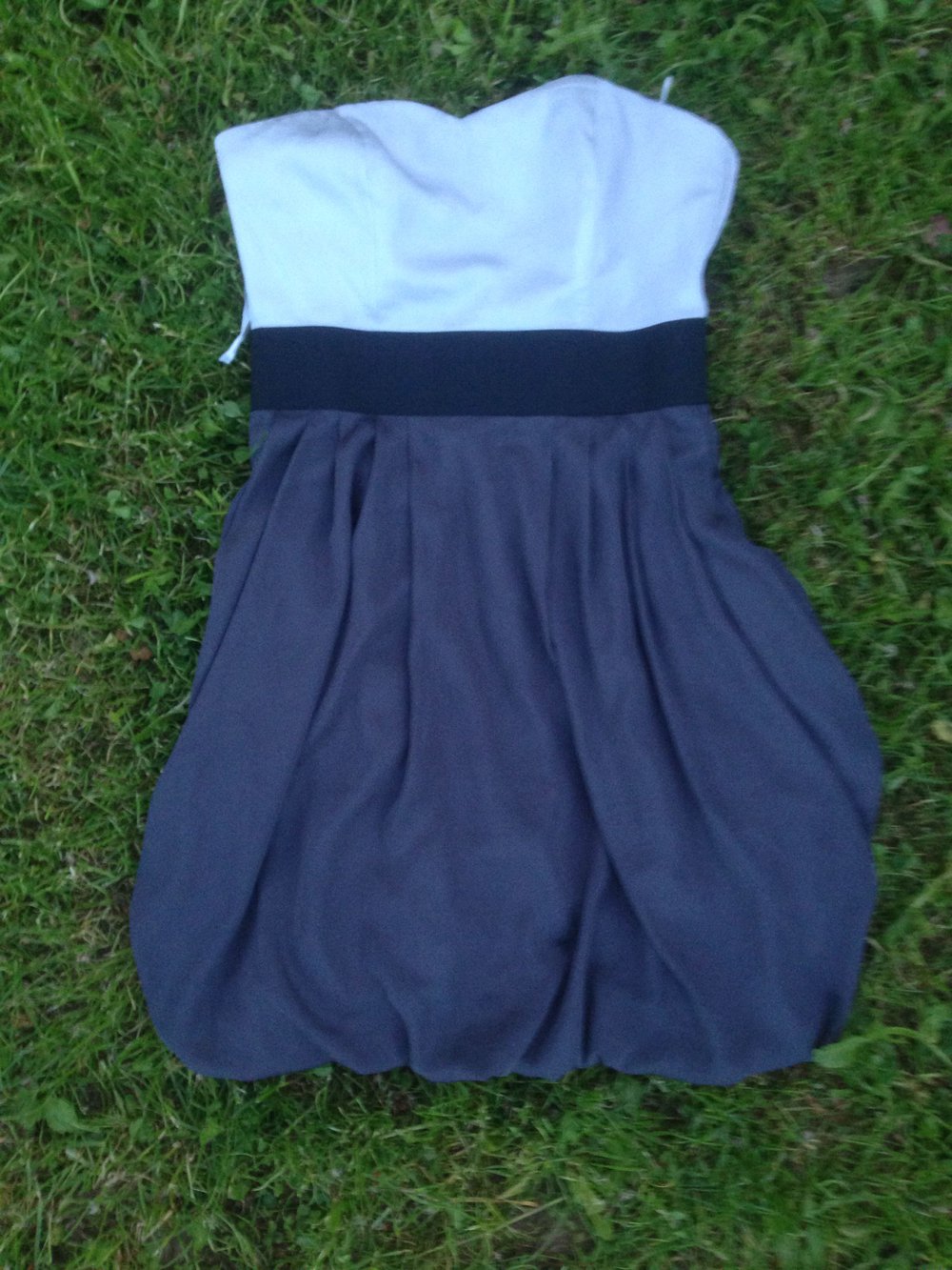 graues Ballonkleid 