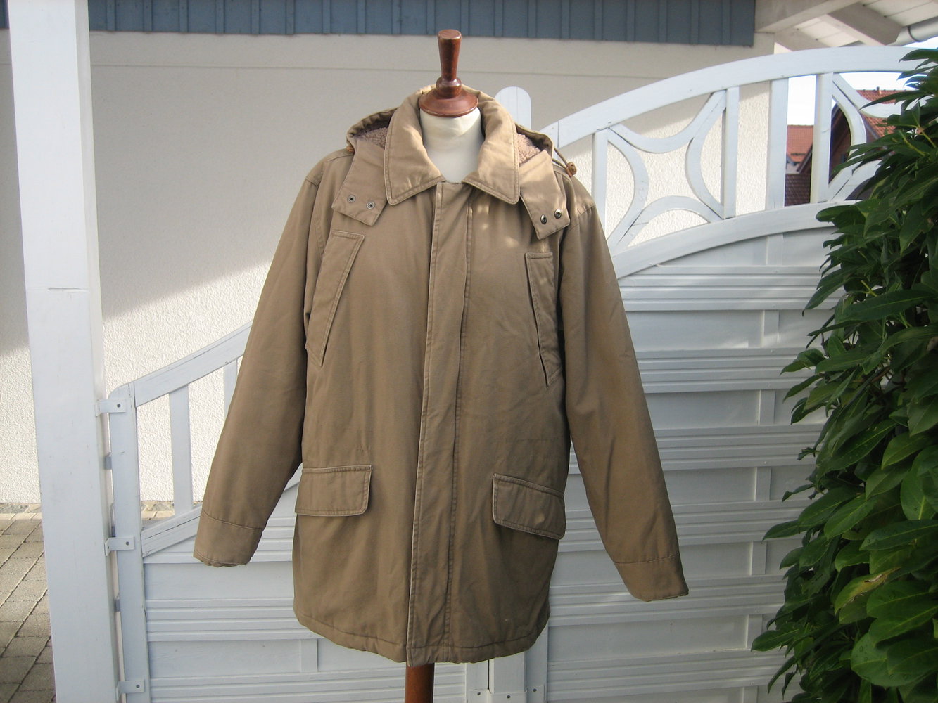 Starke Herren- Jacke in Beige, Gr. 48/50 mit abnhembarer Kapuze!