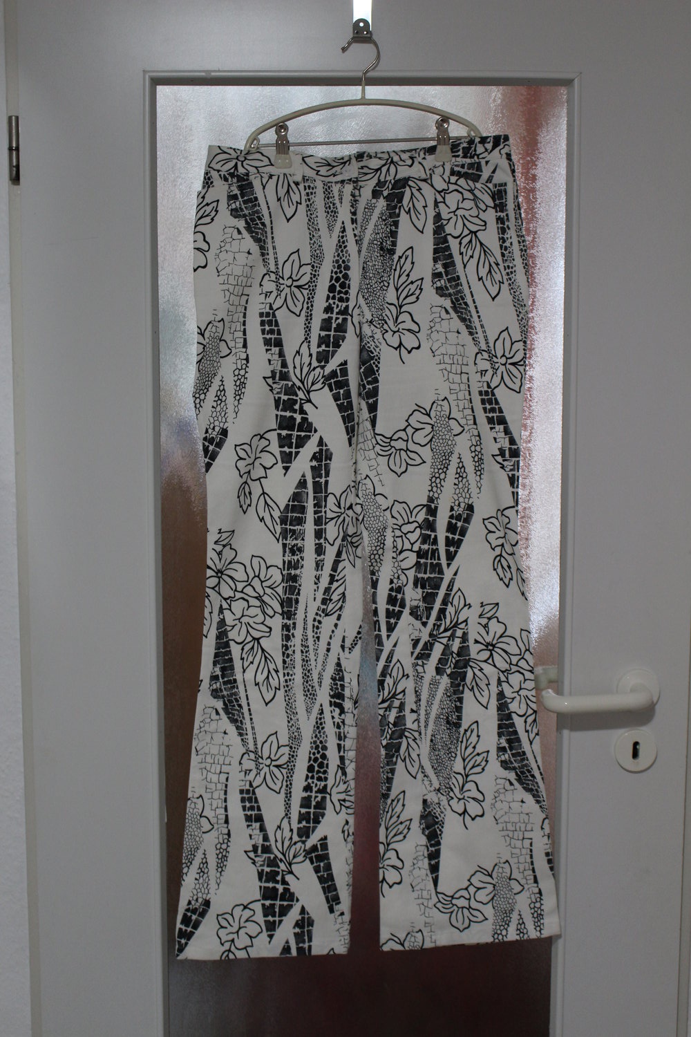 33. Sommerhose von Heine mit  Druckmuster, Gr. 38
