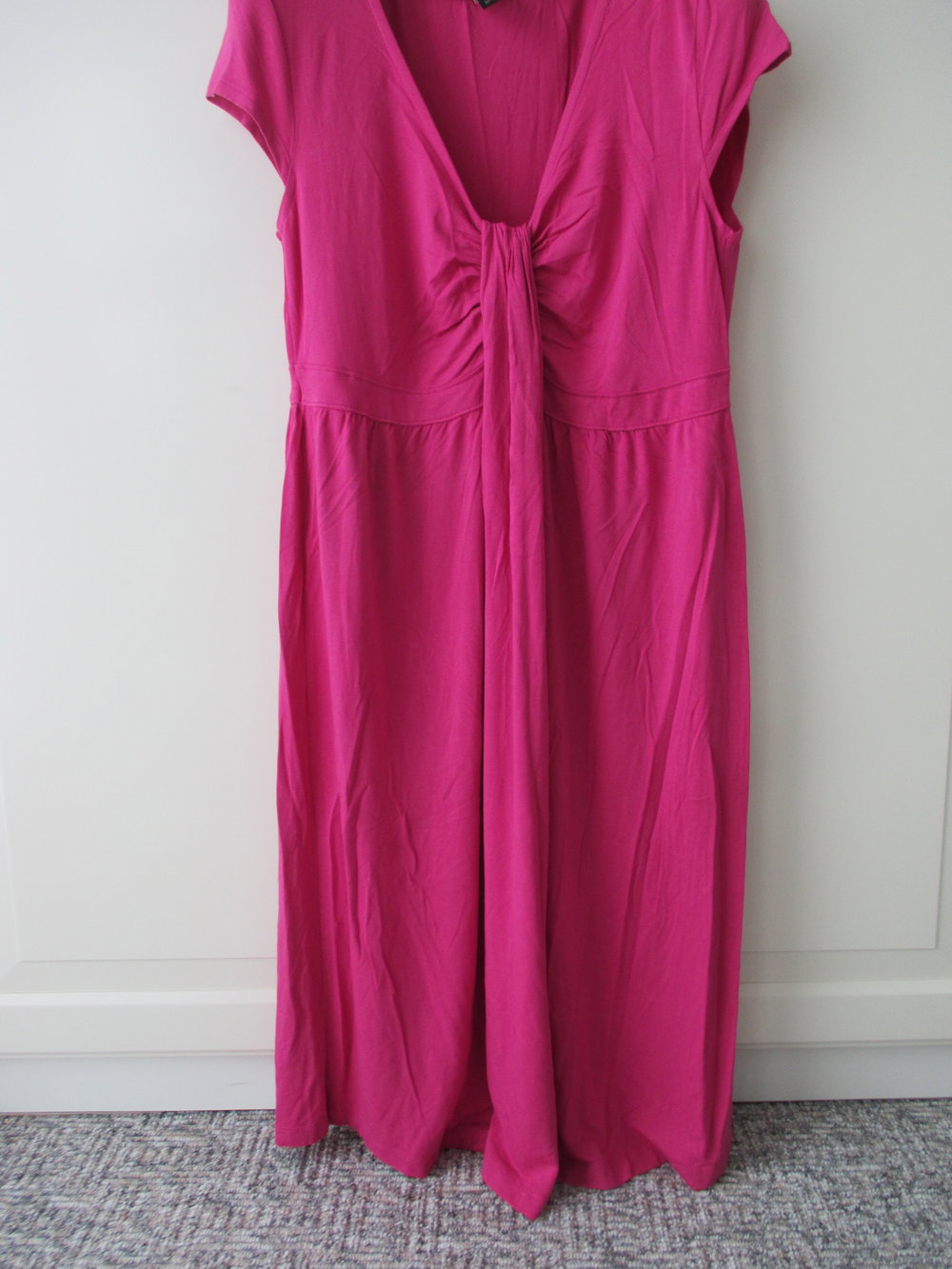 Pretty in Pink, Jerseykleid mit interessantem Ausschnitt, Gr. 38, neu