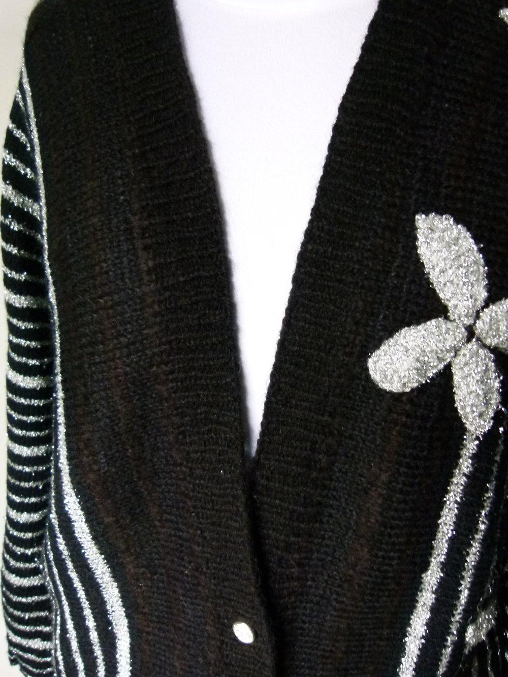 Strickjacke Cardigan, Handarbeit, schwarz silber mit Streifen und Blütenmuster, Unikat, Boho Mori Retro Vintage