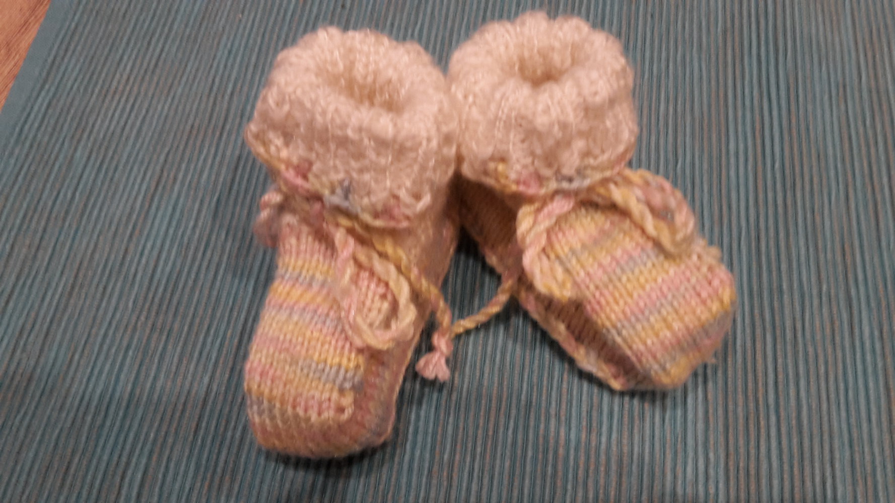 NEU Bunte Gestrickte Socken, Babysocken, süß, Geschenk Babyschuh