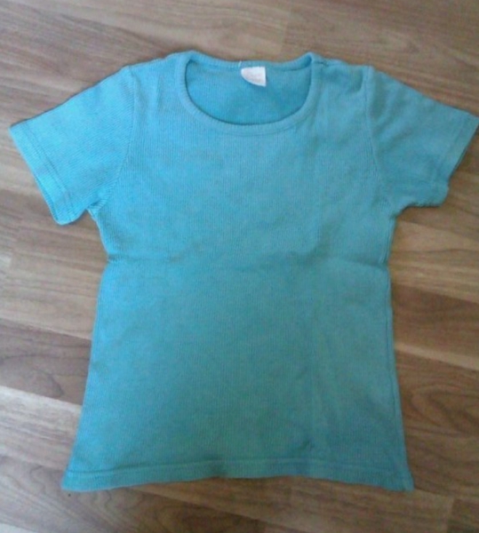 blaues t-shirt
