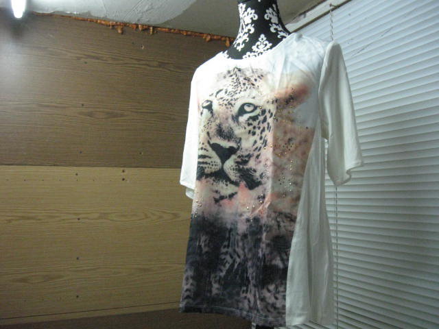 *** Raffiniertes Shirt mit Druck & Steinchen ***