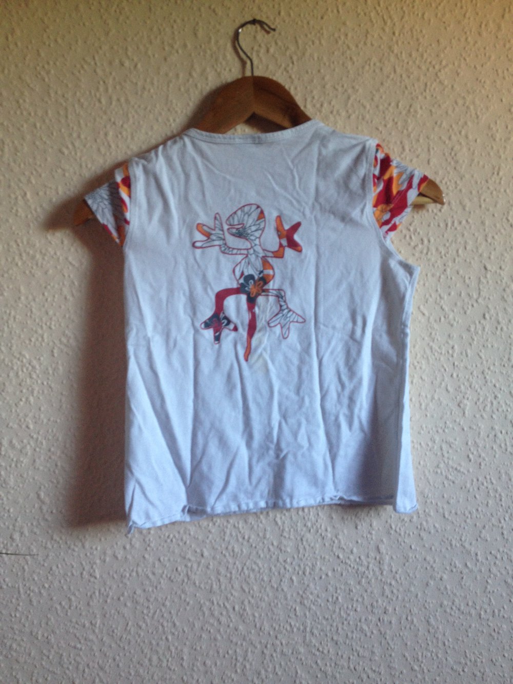 weißes T-Shirt mit Aufdruck