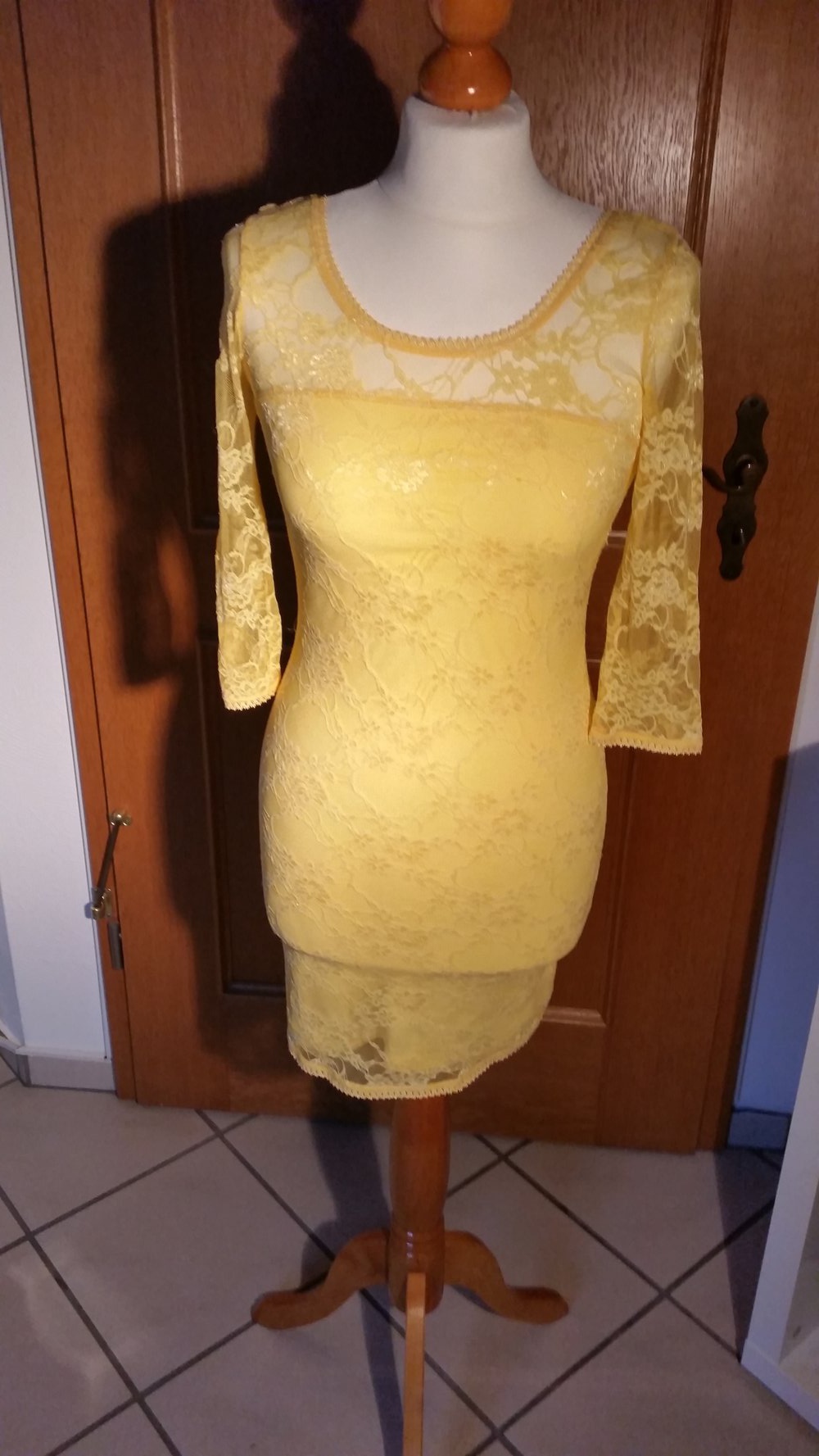 Gelbes spitzen Kleid 