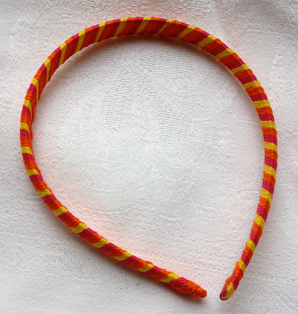 Schöner schmaler Haarreifen