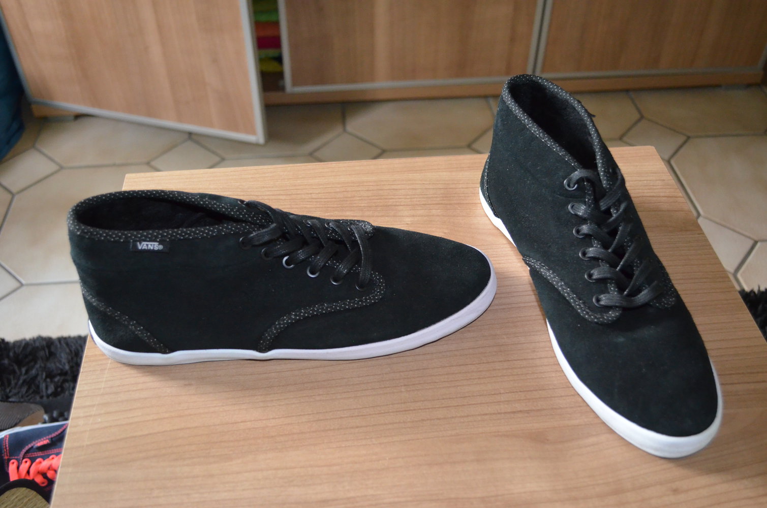 schwarz hochgeschnittene Vans 