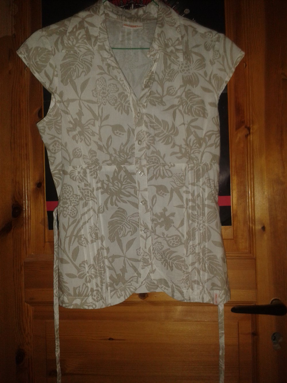 Bluse weiß braun Blumenmuster Gin Tonic kurzärmlig