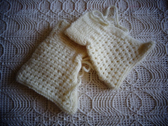 1 Paar Bettschühchen, Babyschühchen, naturfarben, Handarbeit