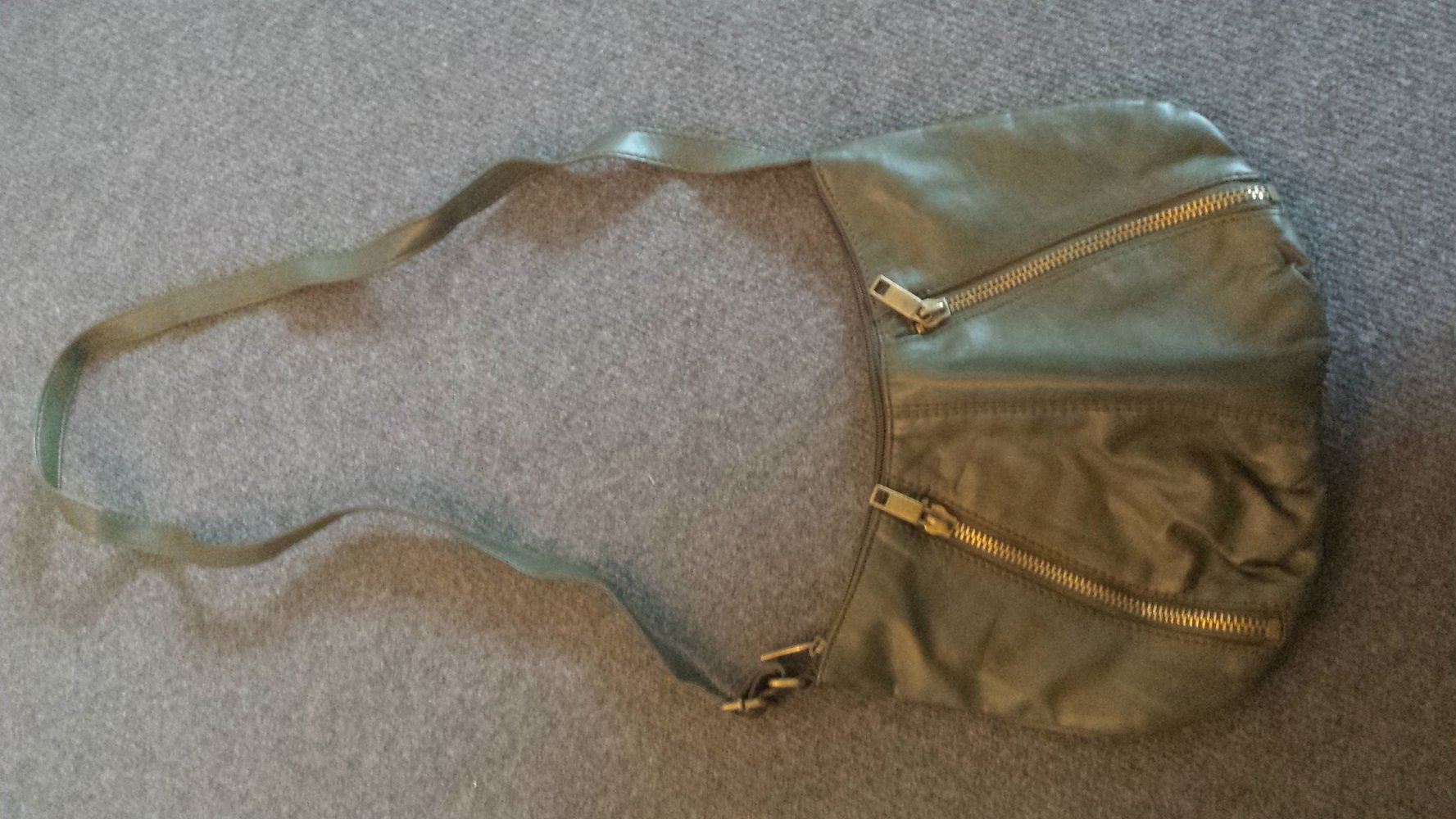 Tasche Khaki mit Reizverschlüssen