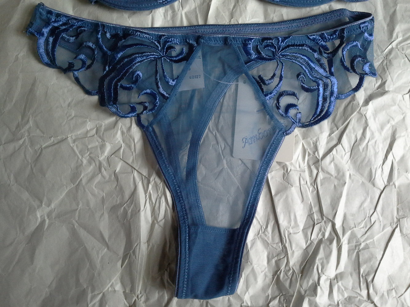 Ambortetti blaues Set aus BH 70B und durchsichtigem Tanga in 38