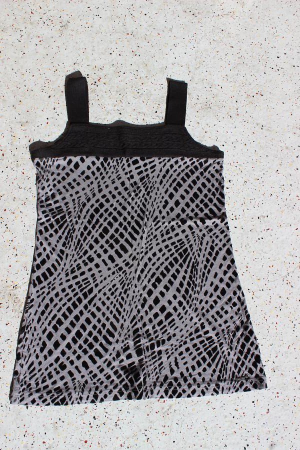 KENNYs Samt-Prägung Minikleid Grafik-Druck schwarz grau