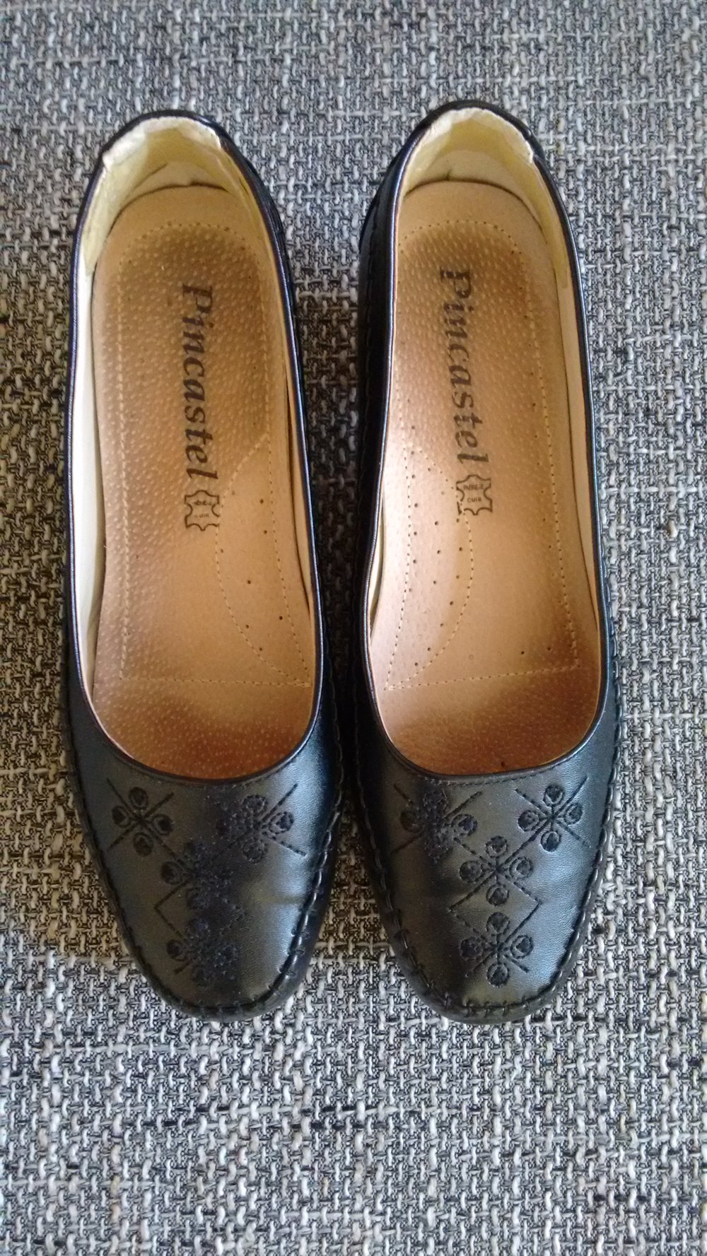 süße schwarze Halbschuhe mit kleinem Absatz und süßem Muster Gr. 38