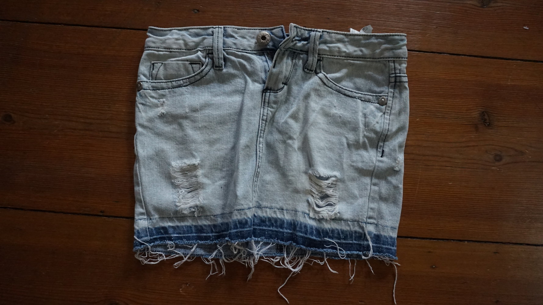 Heller Jeansrock im 