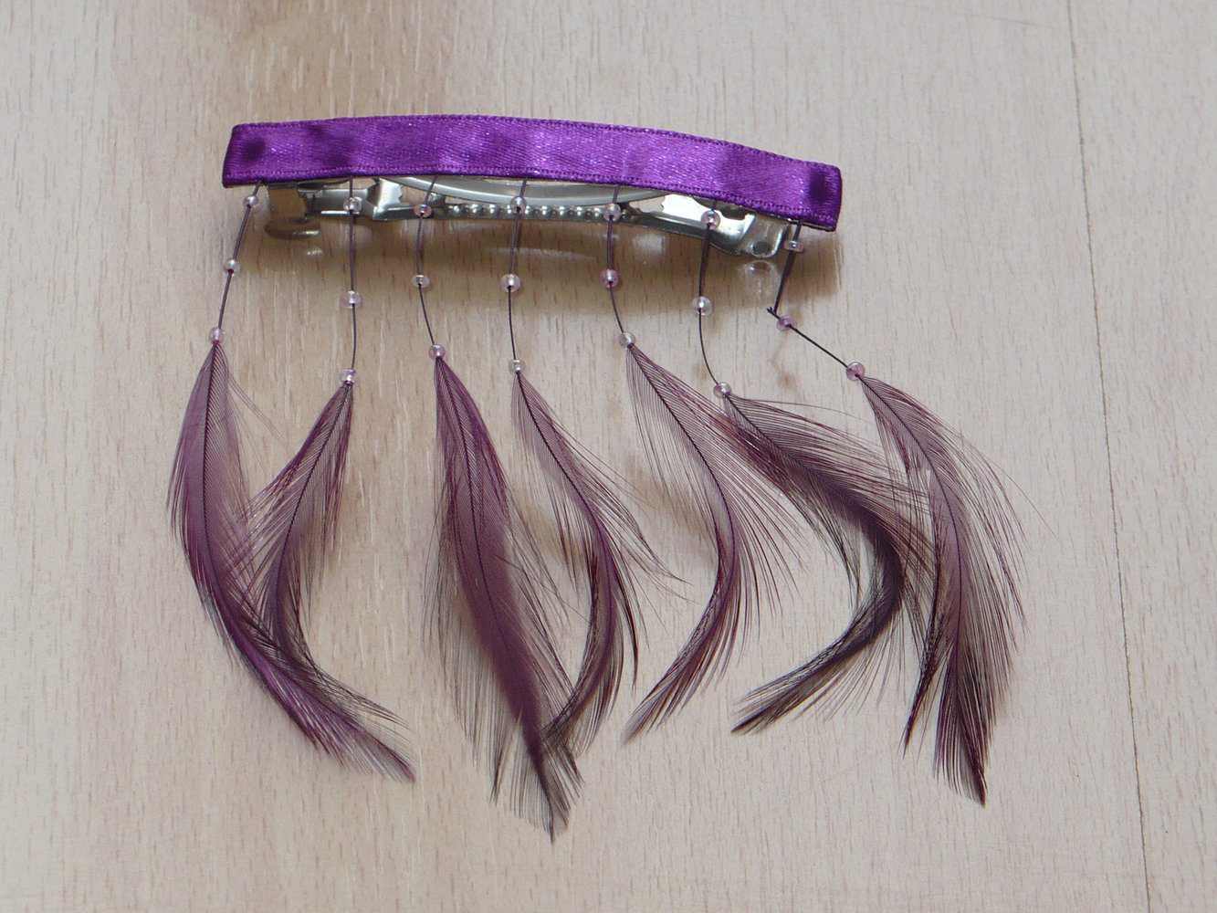 elfenhafte Haarspange lila Federn