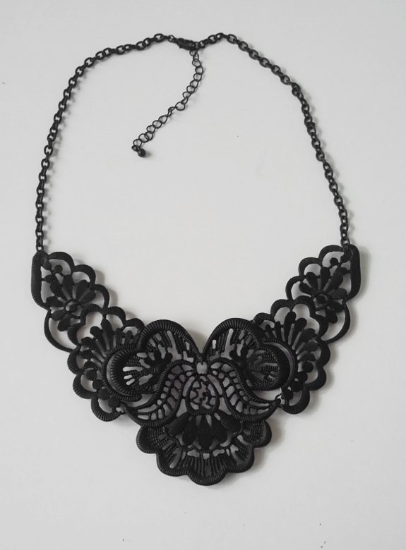 schwarze Statement-Kette 