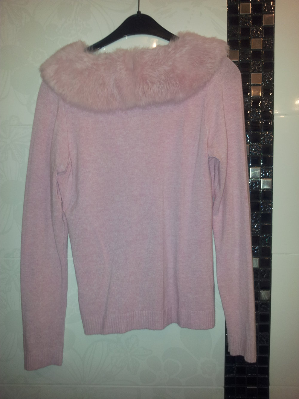 Rosa Pullover mit wunderschönem Fellkragen, tolles Material, sehr weich