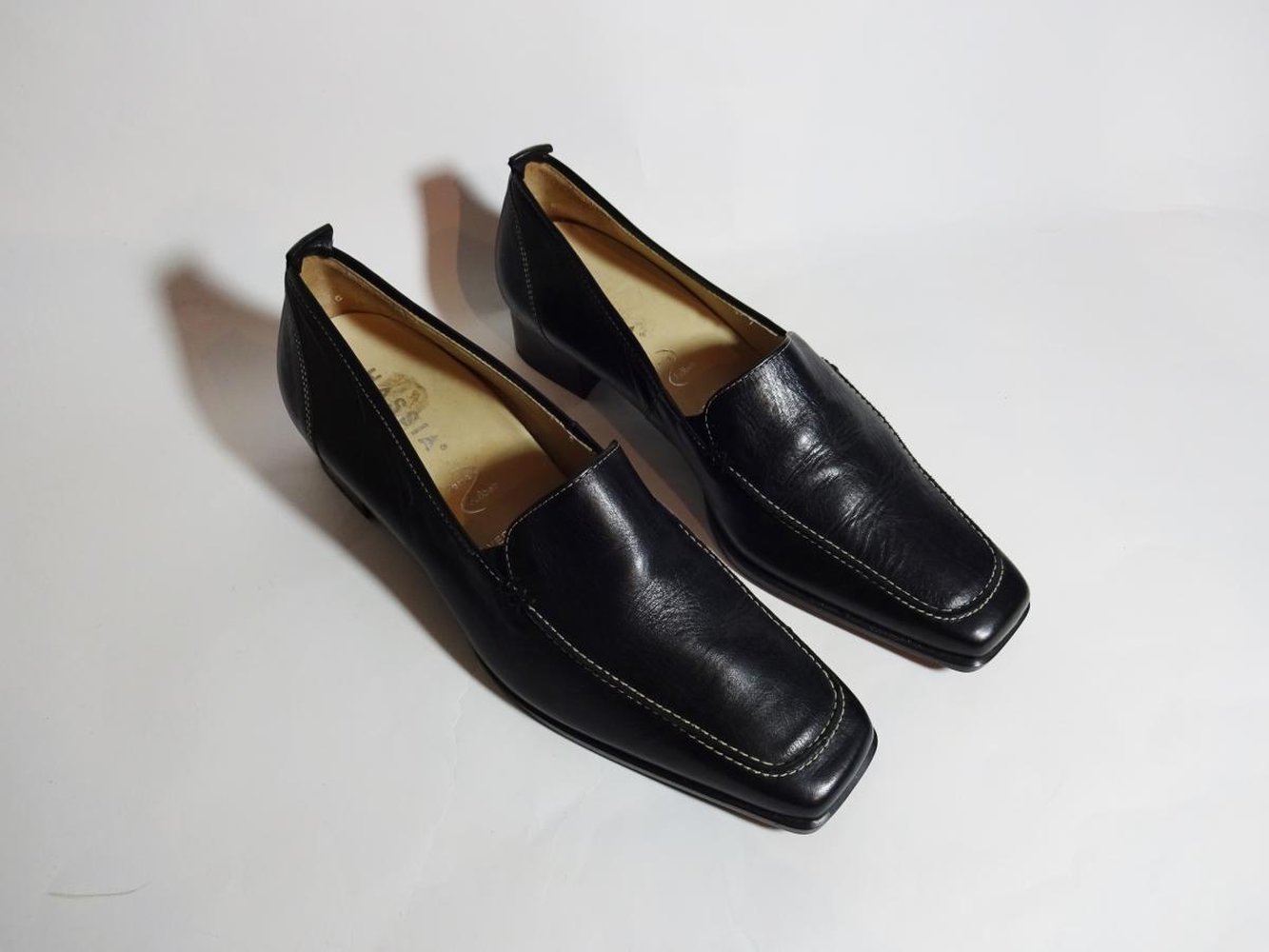 Neu Klassische schwarze Loafer Blockabsatz Fußbett Gr. 39