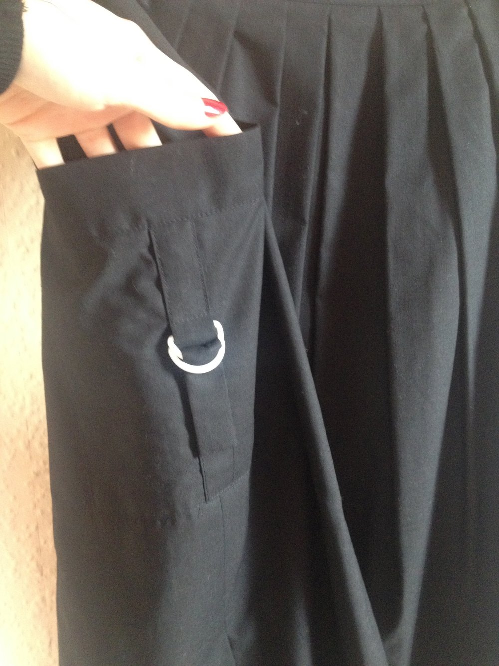 schwarzer high-waist Rock mit Taschen