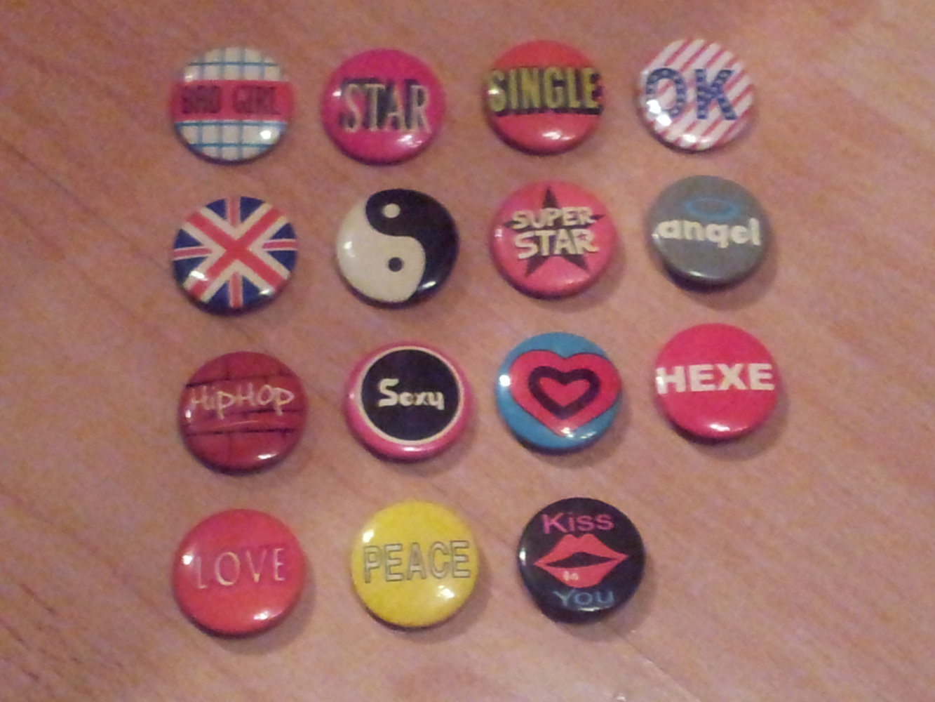 15x Buttons, Punk, HipHop zum Anstecken an Taschen, Kleidung, etc.