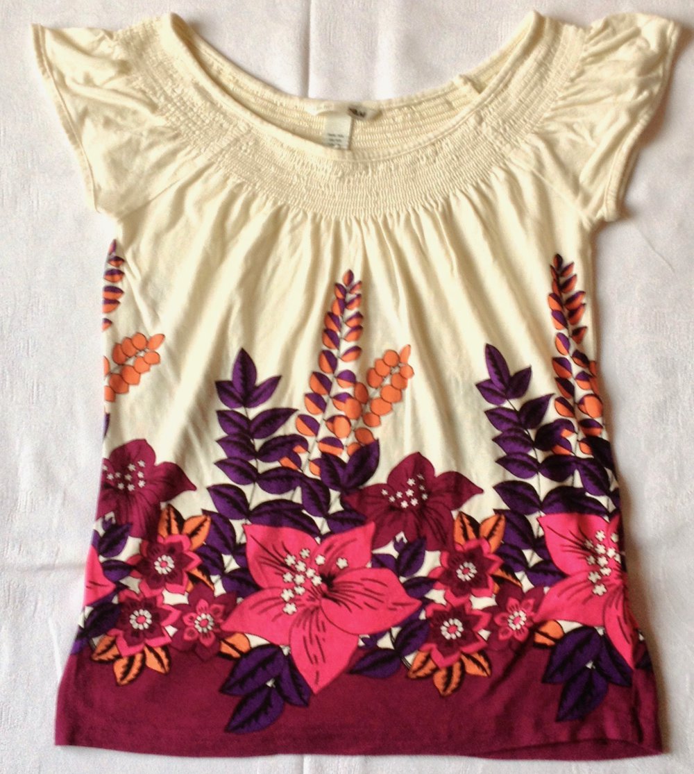 Schönes Oberteil mit süßem Blumenmuster von H&M
