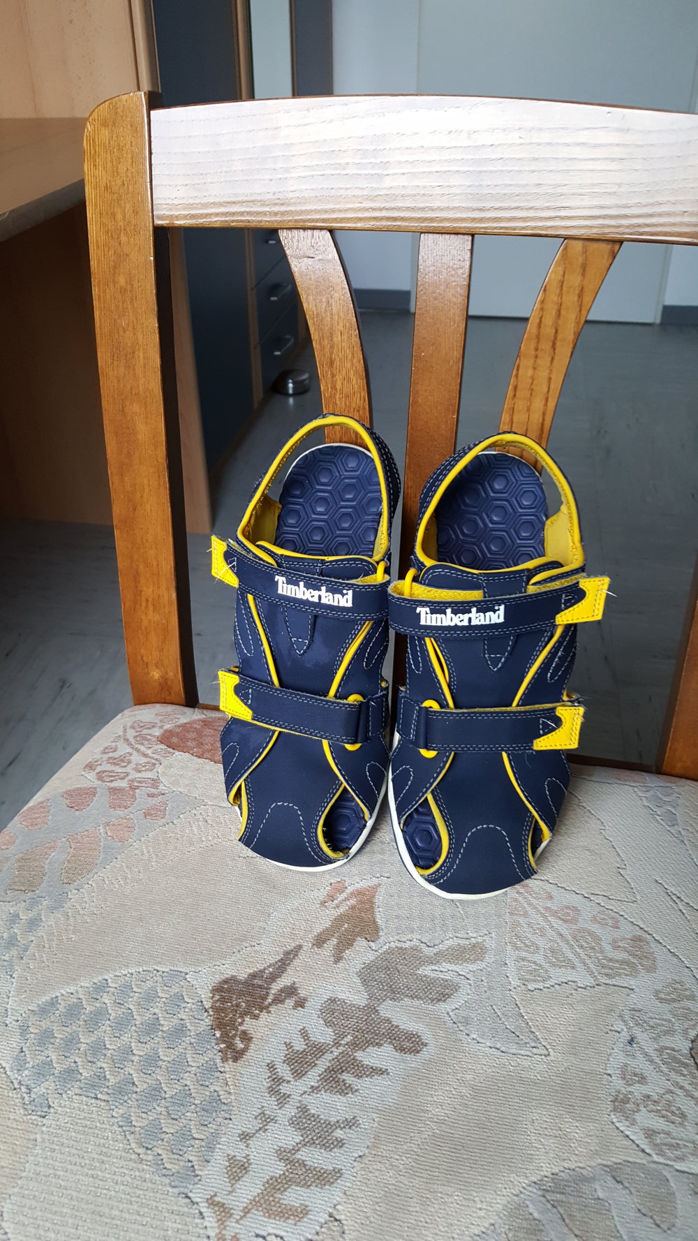 438. Neuwertige Sandalen von Timberland, Gr. 39 