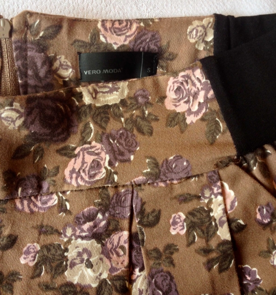 Super schöner Blümchenrock im Vintage Look von Vero Moda