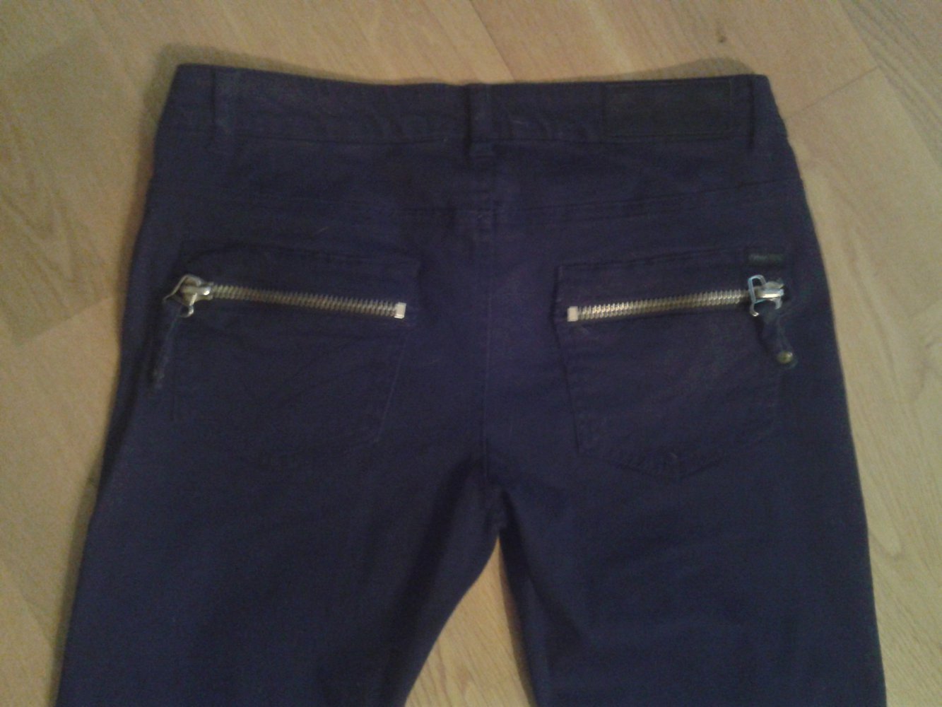 schwarze hose only