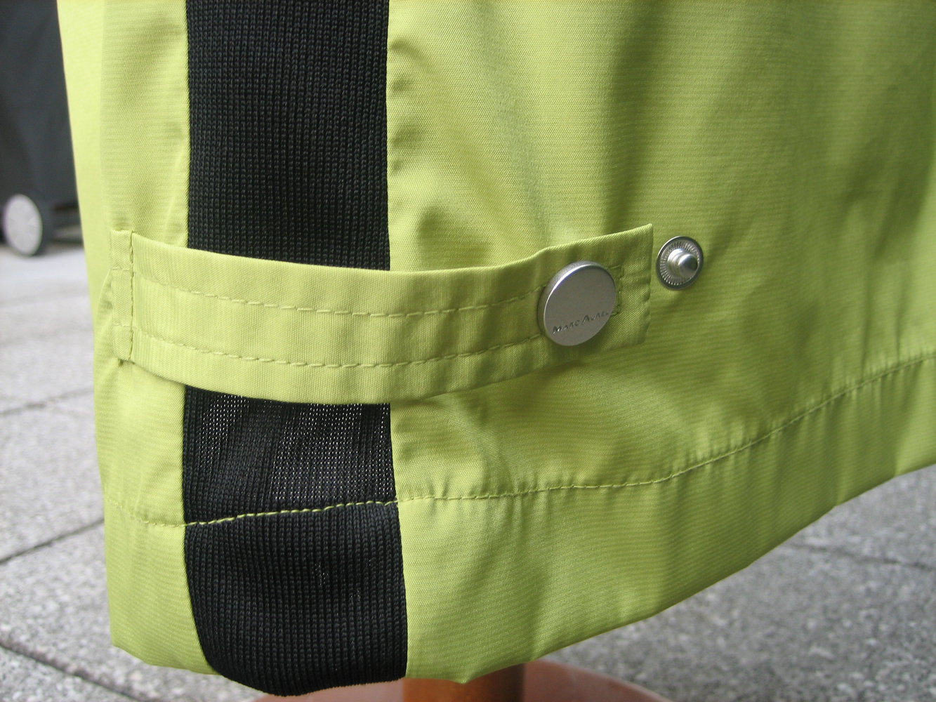 Trendiger Rock Gr. 42, frisches Kiwi-Grün - raffinierte Details!