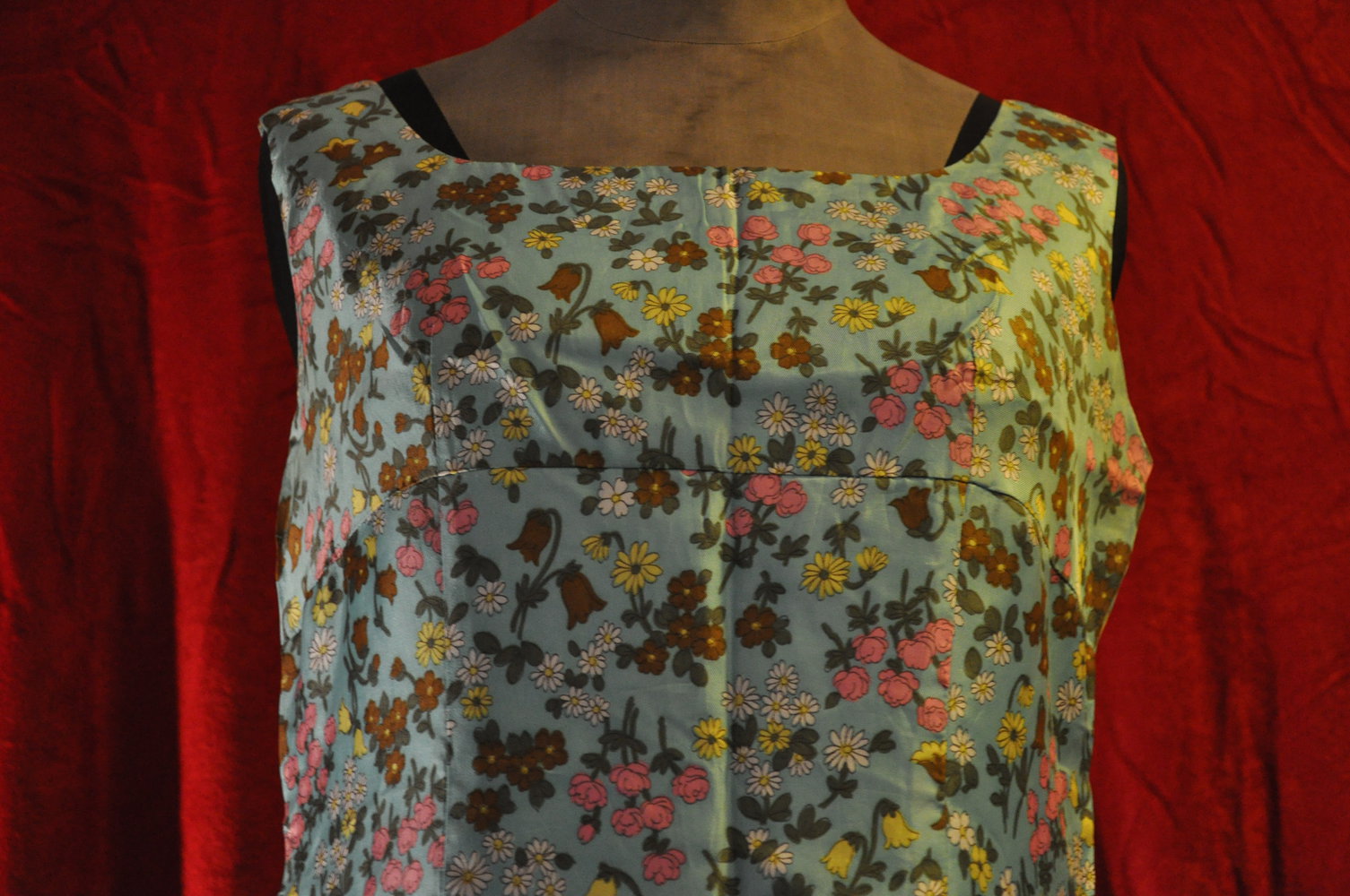 Vintage-Kleid, 60er-Jahre, Etuikleid, Blümchenkleid
