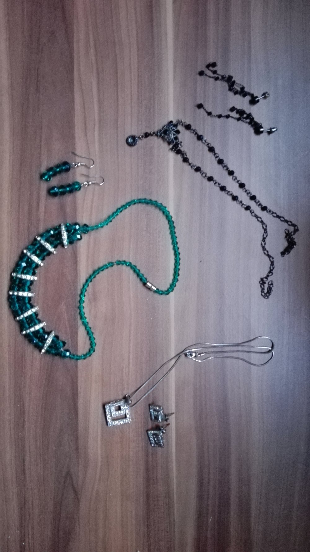 Kette mit Ohrringen