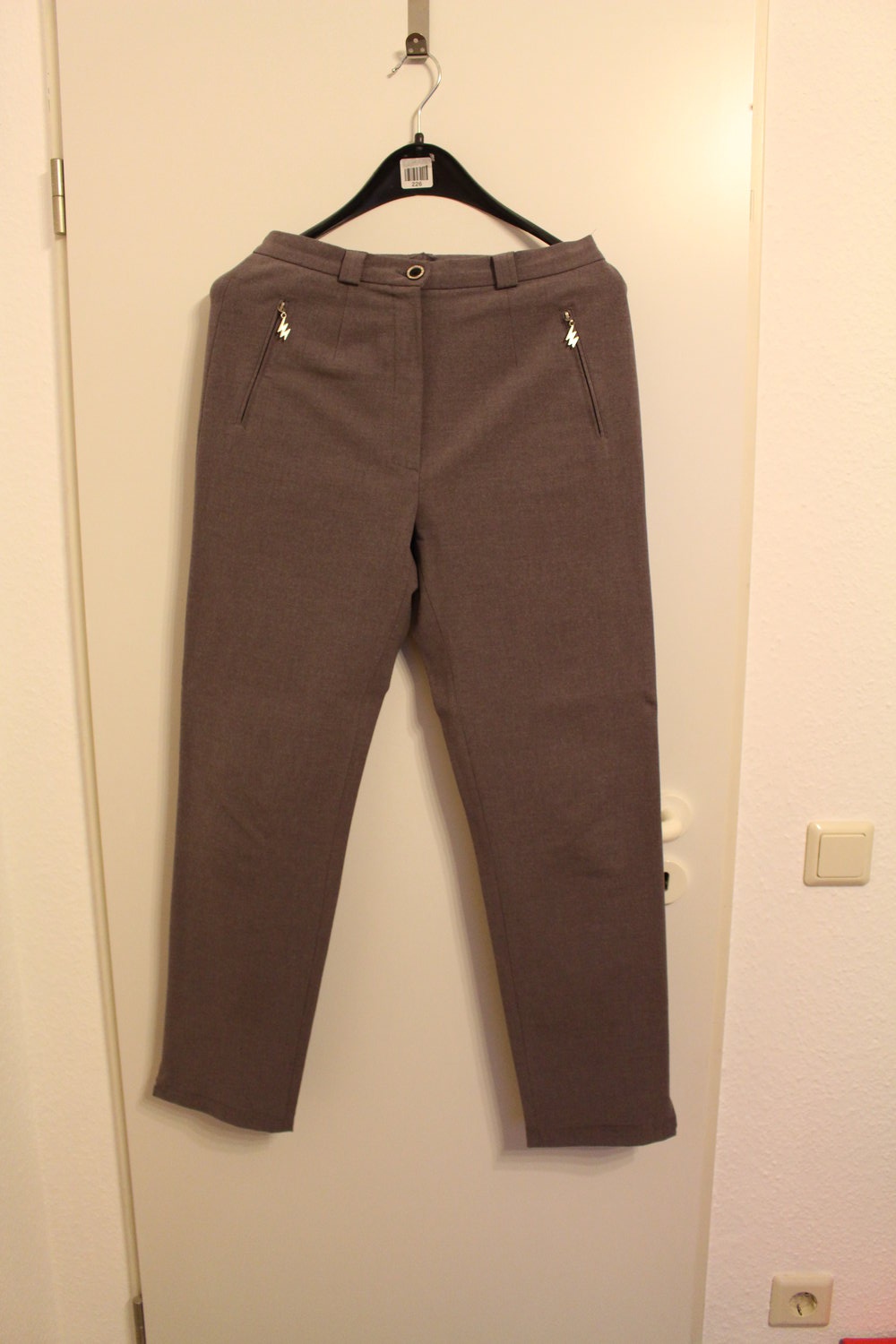 309. Dreiteiliger Damen Businessanzug von Quelle, Gr. 38, Farbe taupe