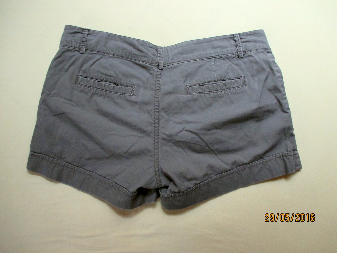 Kurze Short in Khaki/beige, Gr. S