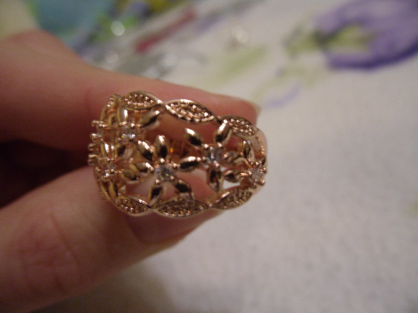 Rose`goldener Ring mit Blumenmuster