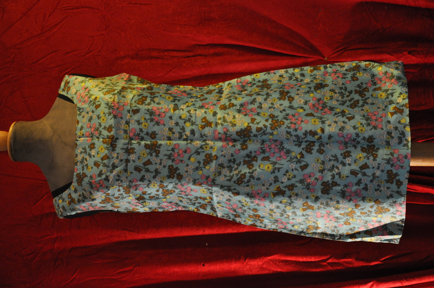 Vintage-Kleid, 60er-Jahre, Etuikleid, Blümchenkleid