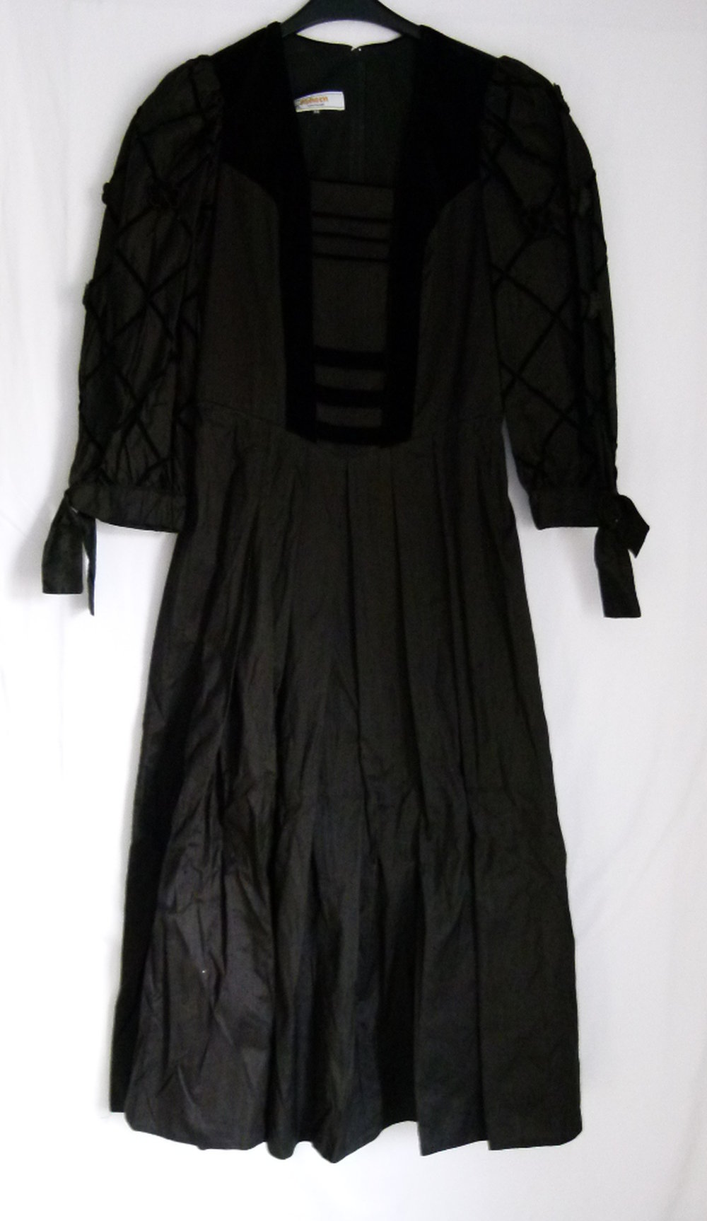 Seiden Folklore Kleid, historischer Schnitt, mit Samt, schwarz, Gothic Trachten Larp Silk Velvet Cottagecore Vintage Retro