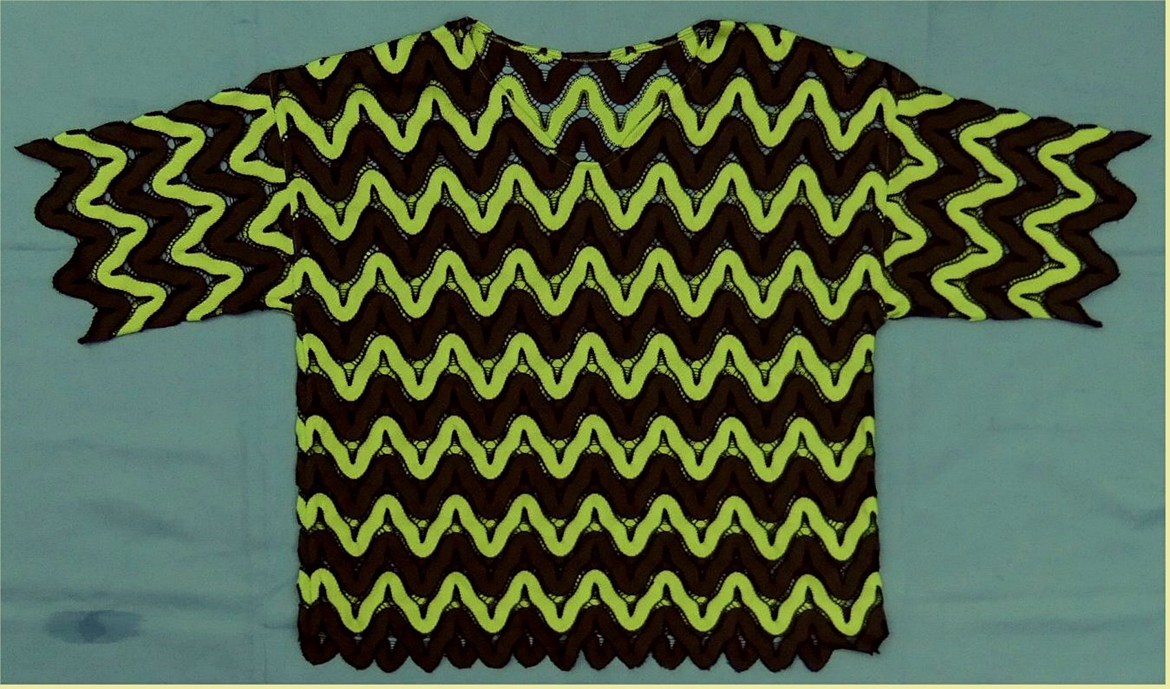 Sommerpulli kurzärmlig - von Chanaz Couture exclusiv - hellgrün / dunkelgrün