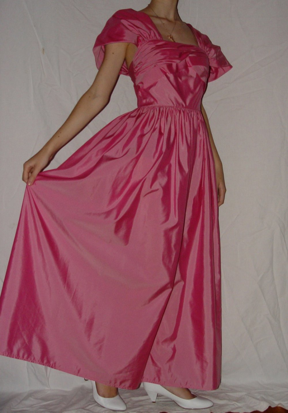 Ballkleid rosa pink lang schimmernd kurzarm romantisch zauberhaft schön elegant