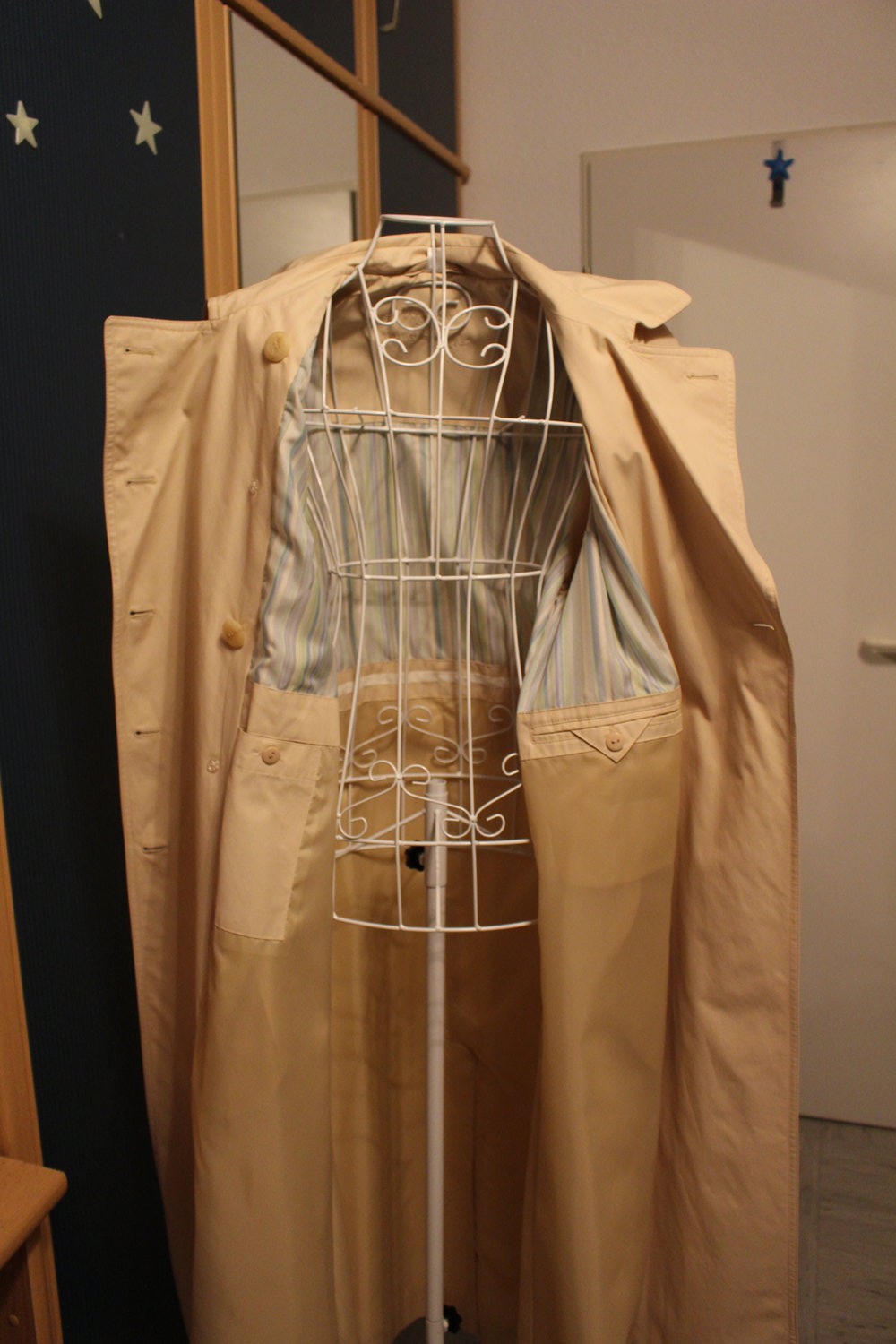 373. Neuer Trenchcoat/Sommermantel von Heine, Gr. 40, beige