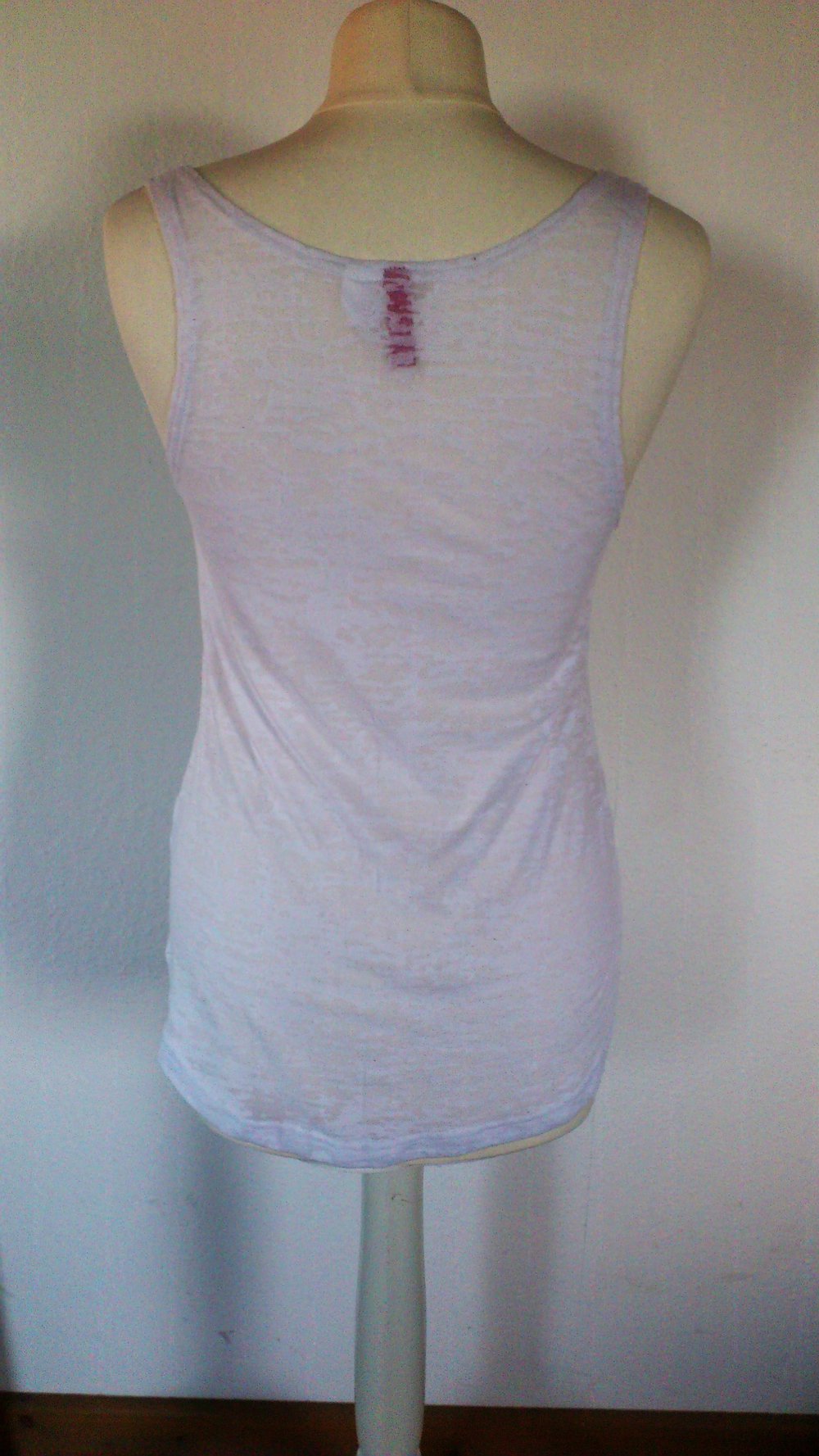 Weißes Top mit schwarzem Aufdruck YOUNG & WILD Größe 34 XS Pfeile Feder H&M DIVIDED geflamet T-Shirt 