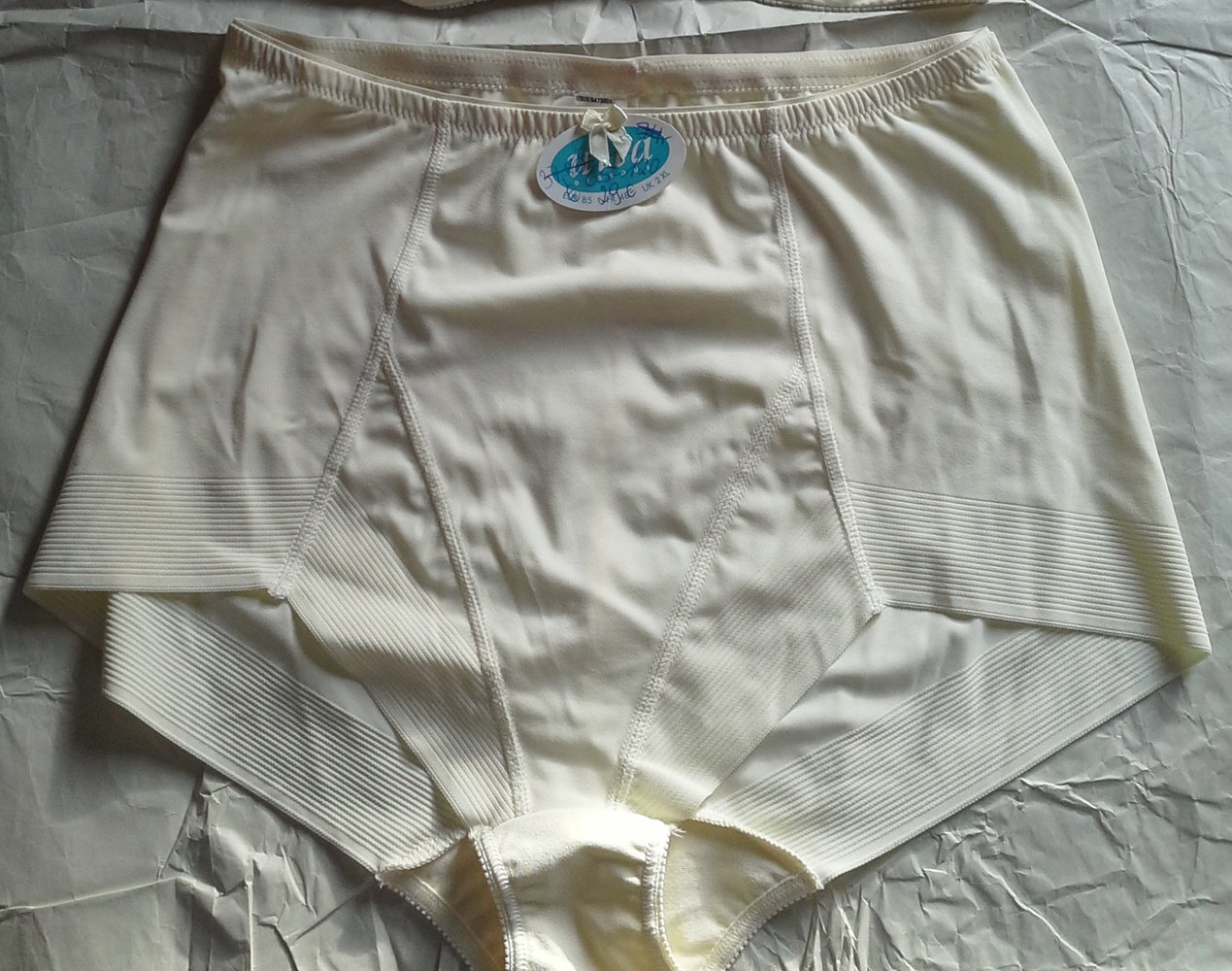 Ulla Dessous, (Set) Tailienslip 85, neuware, cremefarben