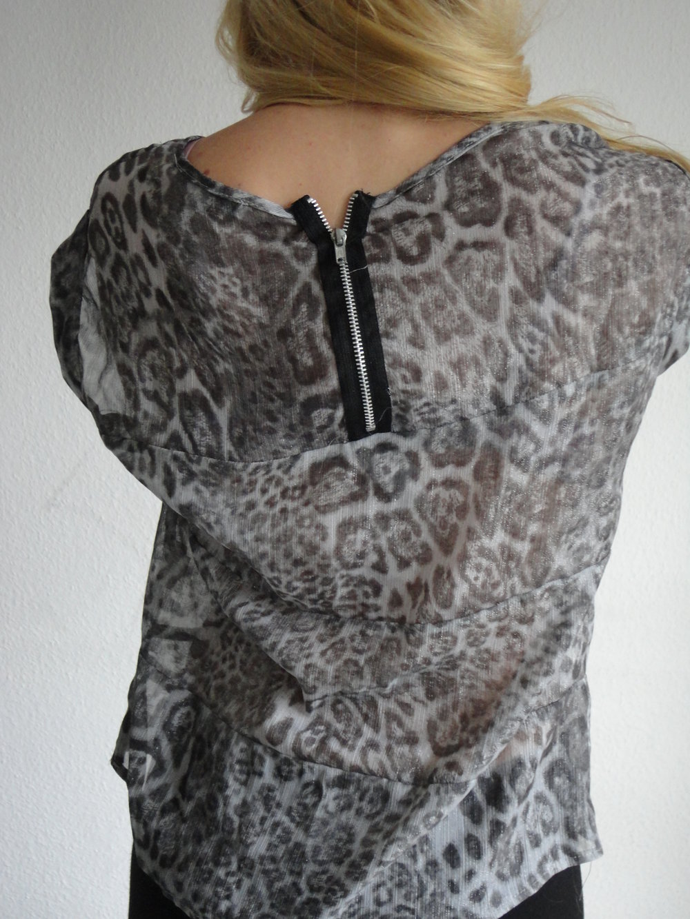 Edles T-Shirt silber-grau *